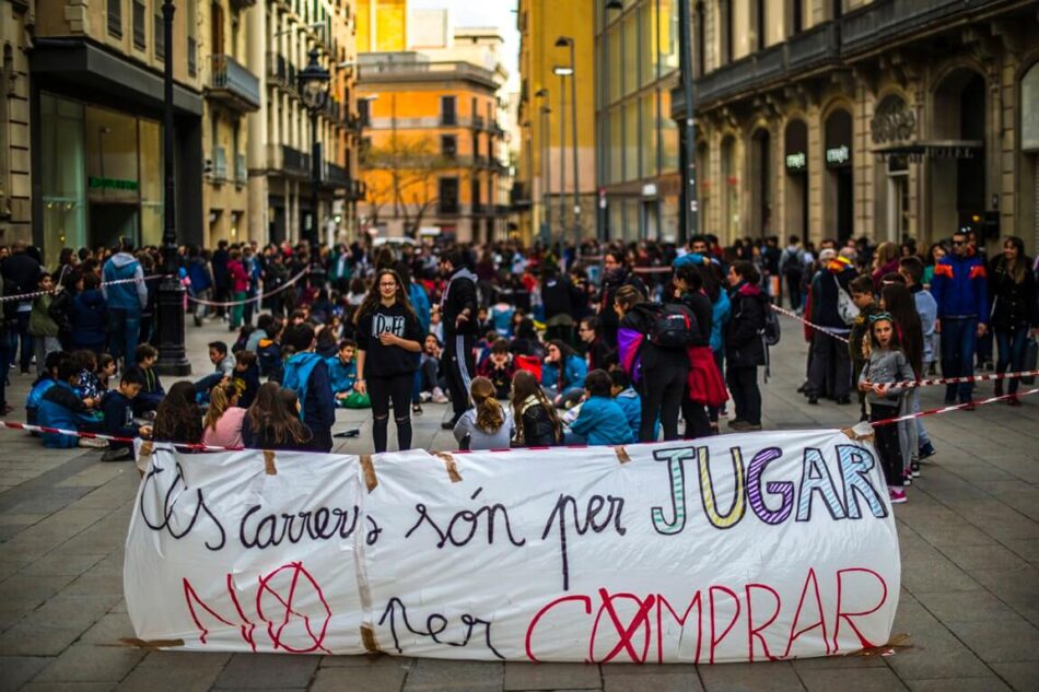 Escoltes Catalans culmina la celebració del seu 50è aniversari amb “La Gran Fularada” al Parc del Turonet de Cerdanyola del Vallès