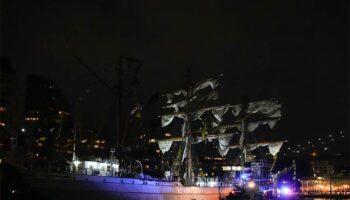 Dos muertos y 20 heridos tras accidente de buque mexicano en EEUU