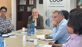 Enrique Santiago dice que “toma buena nota” y se compromete a “plantar cambios legales” para acabar con los “abusos y discriminaciones” que soportan las empresas cooperativas