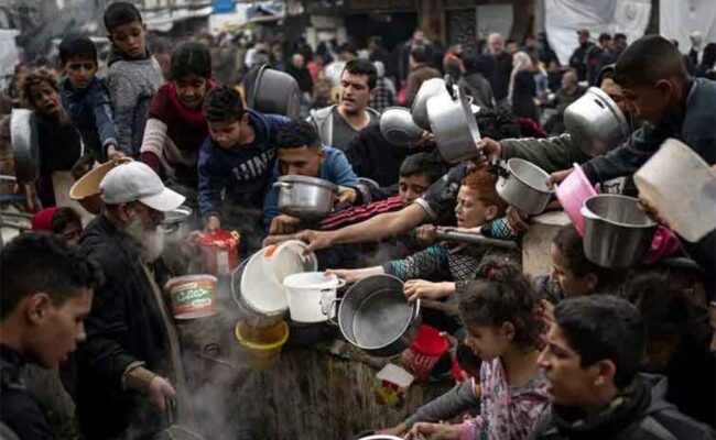 Más de 120 víctimas de hambruna en Gaza mientras Israel asesina a otras 89 personas en bombardeos