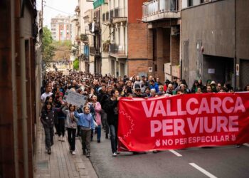 Vallcarca recupera un edificio para reallotjar las veïnes dels assentaments desallotjats