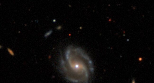 Las galaxias acompañadas forman más estrellas que las solitarias