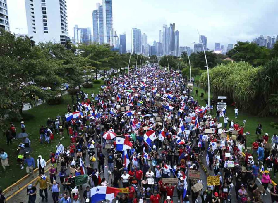 Convocan a gran marcha en Panamá en defensa de la democracia