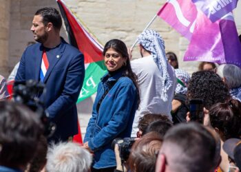 La eurodiputada francesa Rima Hassan y Greta Thunberg embarcarán en una flotilla rumbo a Gaza