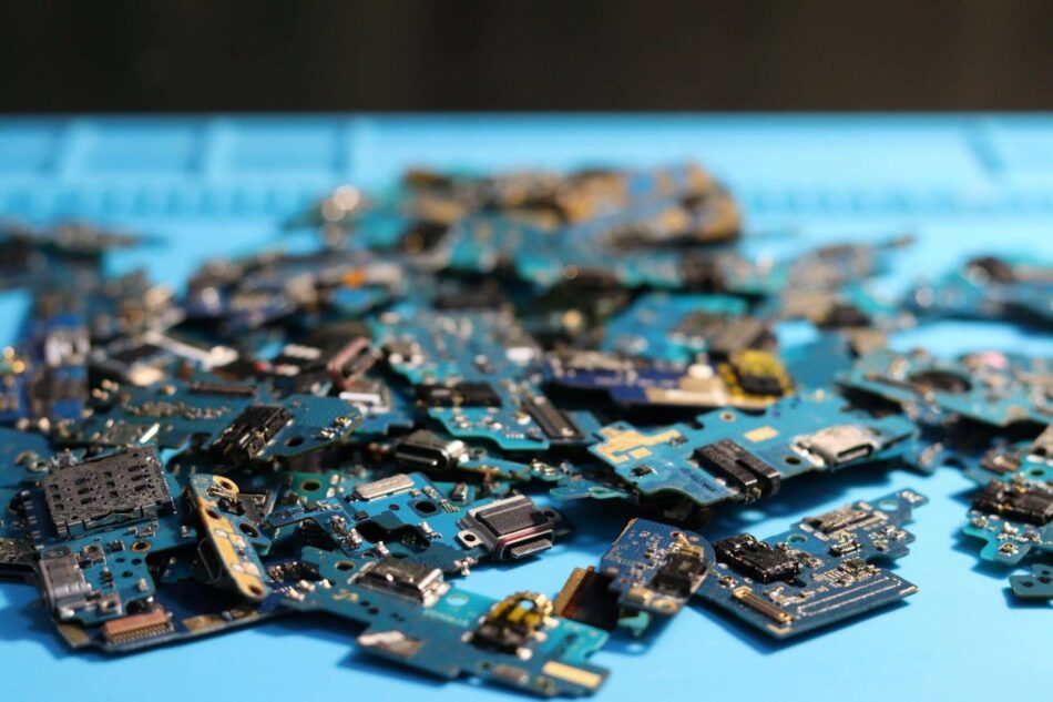 Un nuevo tipo de semiconductor, la ferrita de bismuto, permite almacenar datos incluso en apagones