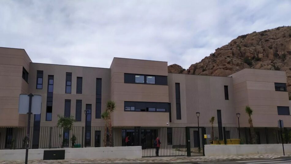 STERM denuncia la suspensión de las clases dos días seguidos en un centro de secundario de Alhama de Murcia por altas temperaturas