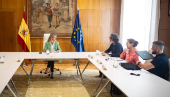 Yolanda Díaz: «Volvemos a batir récord de reducción de desempleo» en abril