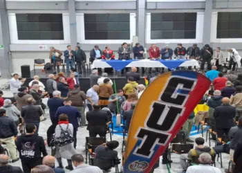 Sindicatos colombianos anuncian paro de 48 horas en apoyo a consulta popular de Petro