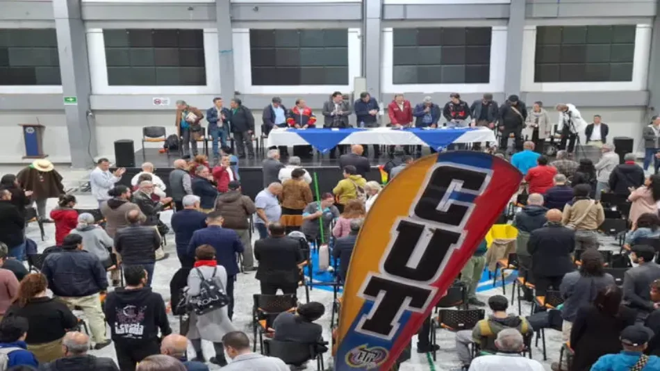 Sindicatos colombianos anuncian paro de 48 horas en apoyo a consulta popular de Petro