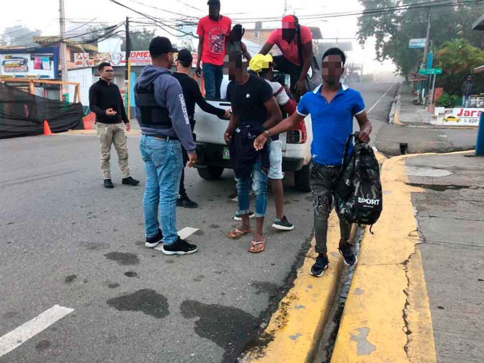 Las autoridades dominicanas expulsan a otros 1.180 haitianos