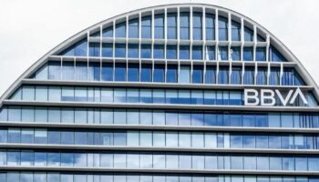 CCOO Y UGT trasladan al Ministerio de Economía su rechazo a la OPA del BBVA sobre el Banco Sabadell
