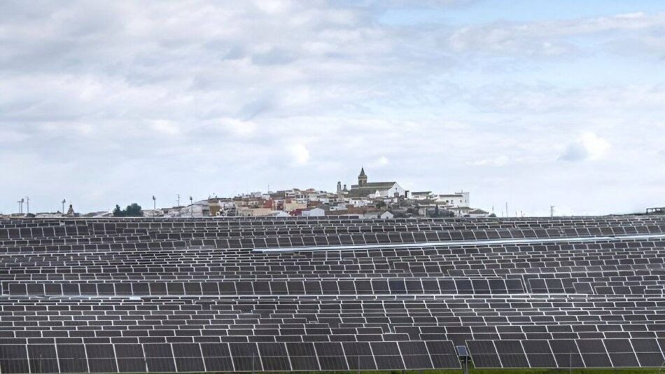 Éxito de participación en la presentación de la plataforma contra los macroproyectos solares fotovoltaicos en Gerena (Sevilla)