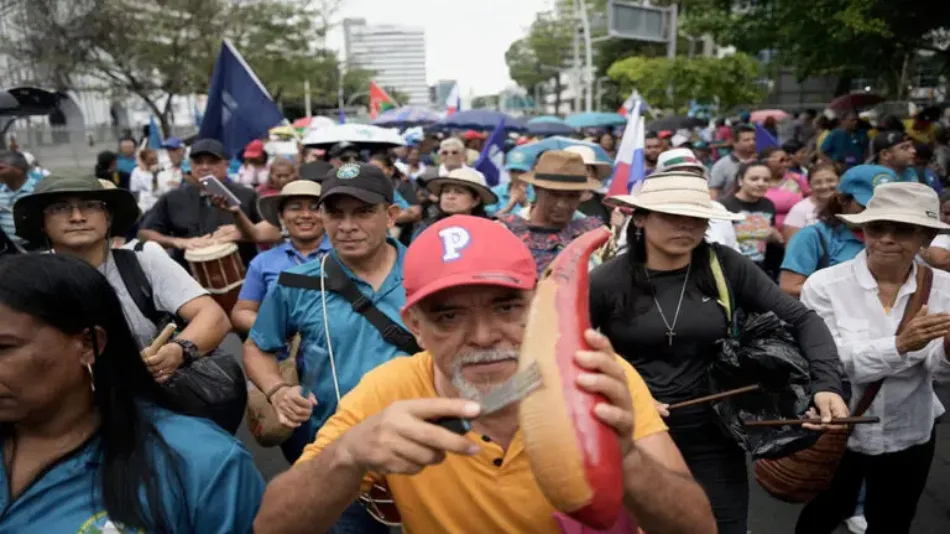 Universitarios panameños exigen autonomía y soberanía nacional en protesta masiva