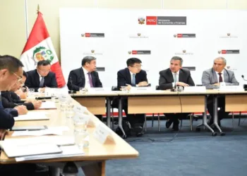 Perú coordina con China y Brasil impulso del ferrocarril transcontinental