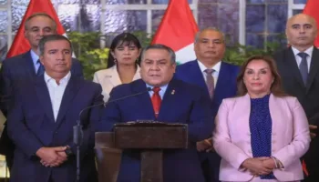 Primer ministro de Perú renuncia en medio de cuatro mociones en su contra