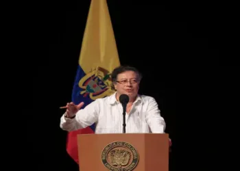 Petro denuncia que rechazo a la consulta popular en el Senado estuvo mediado por dinero