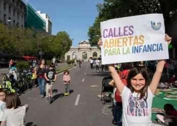 Miles de niñas y niños reclaman calles seguras para la infancia en una nueva jornada de Streets for Kids