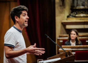 Els Comuns aconsegueixen el rebuig del Parlament a l’adoctrinament de grups ultracatòlics reaccionaris a les aules