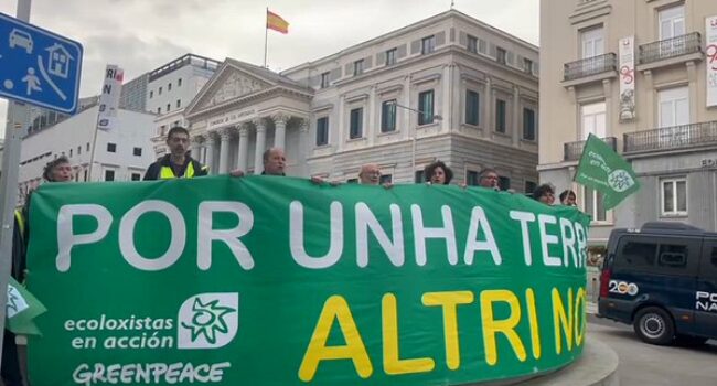 ¡Más no! llega al Congreso en Madrid para exigir al Gobierno que no financie la macrocelulósica de Altri en Galicia