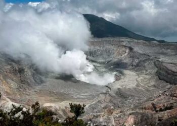 Las lluvias amenazan con agravar la situación del volcán Poás en Costa Rica