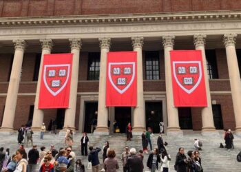 Harvard suma el veto migratorio de Trump a su demanda contra gobierno