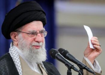Líder de Irán advierte a EEUU de consecuencias irreparables si participa en guerra