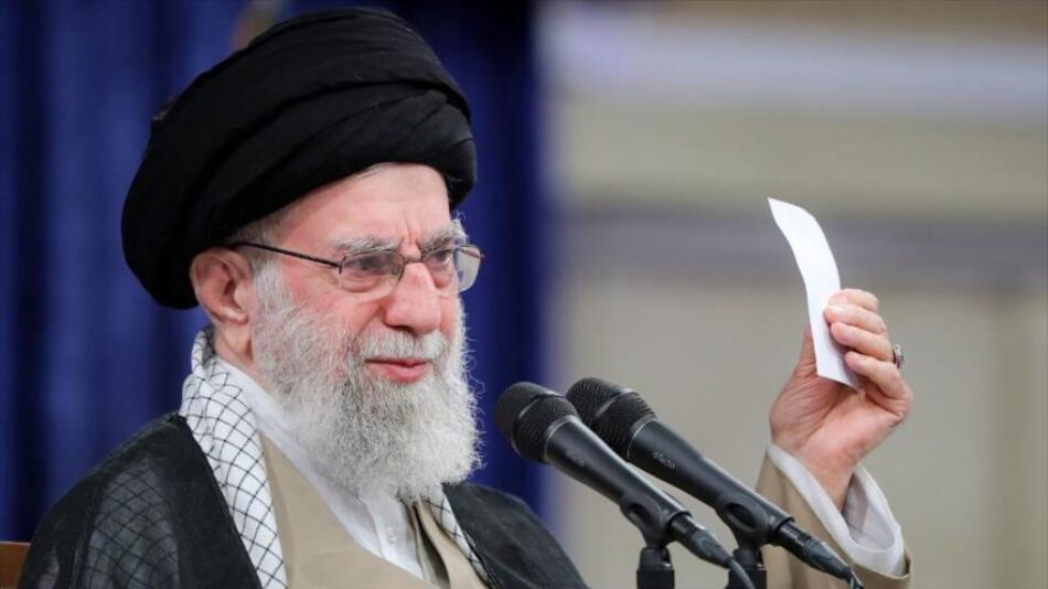 Líder de Irán advierte a EEUU de consecuencias irreparables si participa en guerra