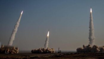 Irán sorprende a Israel, utilizando misiles Jeybar Shekan con múltiples cabezas de guerra