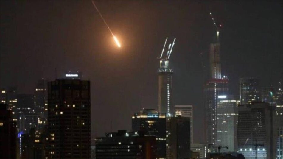 Irán lanza 11.ª ola de ataques con novedosos misiles contra Israel