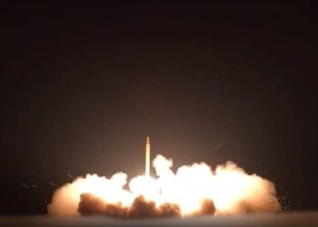 Irán responde: Base Al-Udeid de EEUU en Catar es alcanzada por misiles iraníes