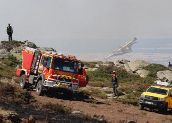 Bomberos forestales: «Madrid inicia la campaña de incendios con solo el 50% del operativo helitransportado en funcionamiento en plena ola de calor»