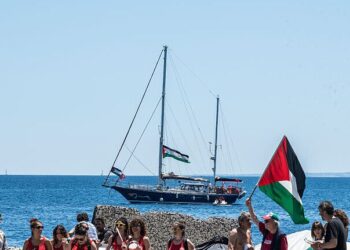 La interceptación por Israel del Madleen y la detención de la tripulación que va a Gaza viola el derecho internacional