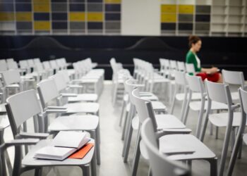 CCOO suspende la gestión de Moreno Bonilla: “Educación pública andaluza en jaque”