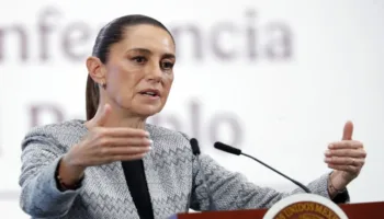Sheinbaum rechazó las redadas contra migrantes y pidió reconocer su trabajo en EE.UU.