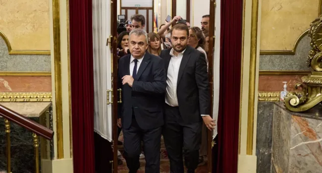 Dimite Santos Cerdán como Secretario de Organización del PSOE y deja su acta de diputado tras revelarse una probable trama de mordidas en su partido