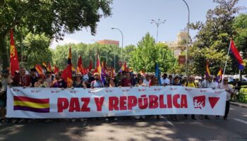 Maíllo reivindica un Estado republicano en la segunda marcha estatal en Madrid ante la “necesidad de construir un proyecto de esperanza, un proyecto de futuro y de paz”