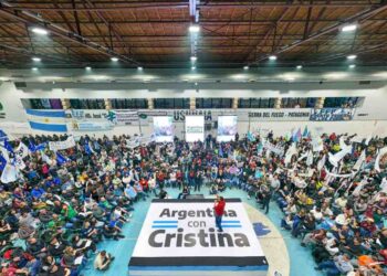 Prosigue apoyo público a Cristina Fernández en Argentina