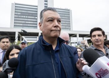 El senador Alex Padilla advierte que los inmigrantes son el blanco de la furia de Trump: “mañana podría ser cualquiera”