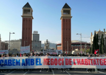 Inquilinas de seis fincas de un mismo fondo buitre denuncian expulsiones sistemáticas para convertir los pisos en colivings en Barcelona