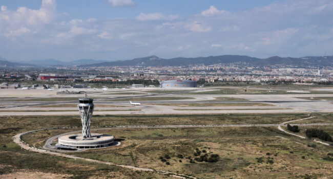 Els Comuns rebutgen l’ampliació de l’aeroport del Prat: “És una proposta caduca, insostenible i contrària a les prioritats del país”