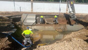 FACUA Sevilla exige a Aguas del Huesna medidas urgentes para arreglar la avería que ha dejado sin suministro a 11 municipios