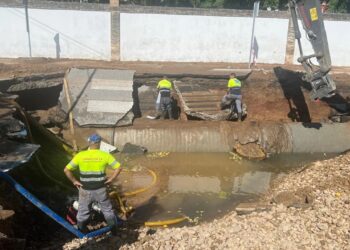 FACUA Sevilla exige a Aguas del Huesna medidas urgentes para arreglar la avería que ha dejado sin suministro a 11 municipios