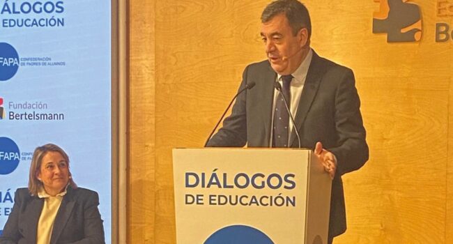 Esquerda Unida ante as declaracións do Conselleiro de Educación, Román Rodríguez