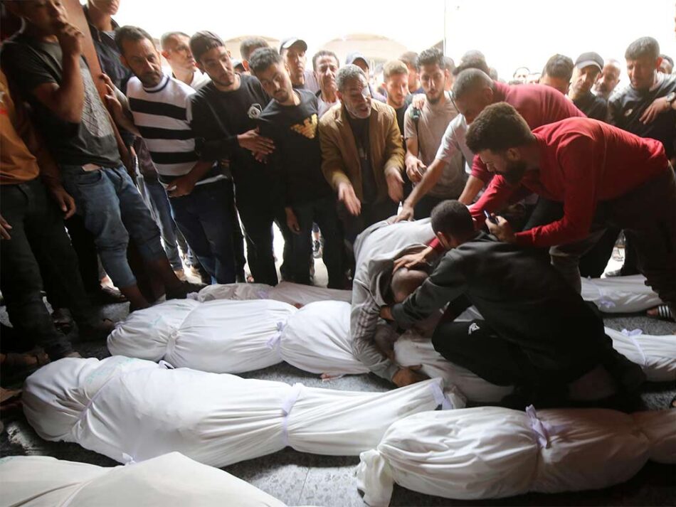 Israel mata a 30 palestinos y hiere a más de un centenar que acudían a un centro de ayuda en Gaza