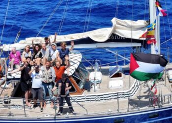 Cuatro deportados, ocho detenidos: Israel Mantiene Ilegalmente al Grupo ‘Madleen’