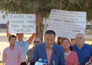 IU denuncia la situación de una familia de Lebrija con tres menores de edad que se encuentra en la calle