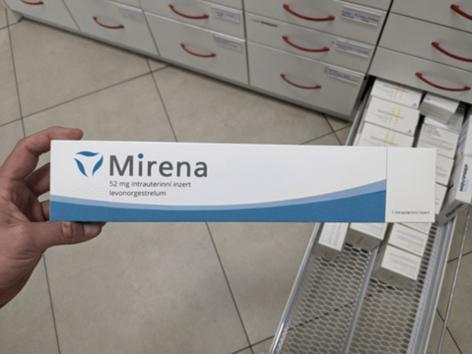 ¿Qué sucede si el DIU Mirena se mueve de su posición?