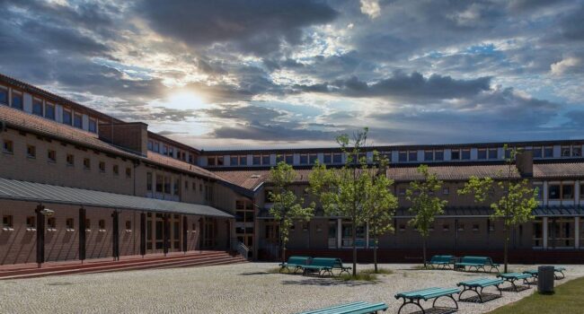 Transformar los colegios en refugios climáticos es clave para proteger a la infancia