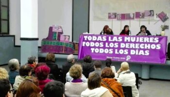 Marea Violeta Jerez expresa su rechazo absoluto a la creación de la oficina antiabortista propuesta por VOX en Jerez