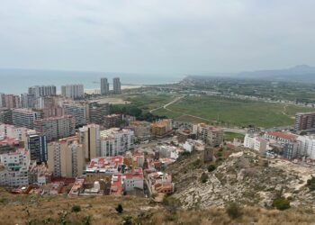 Compromís alerta de la aberración urbanística en la costa que persiste con proyectos como el Manhattan de Cullera